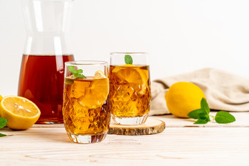 glass of ice lemon tea