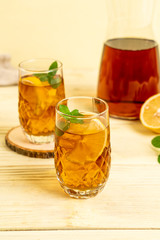 glass of ice lemon tea