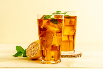 glass of ice lemon tea