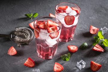 Refreshing Ice Cold Strawberry Lemonade