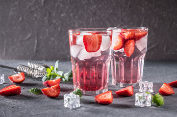 Refreshing Ice Cold Strawberry Lemonade