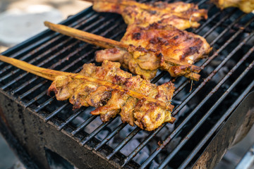 Chicken grilled with smoke and pepper