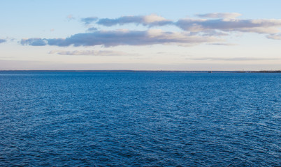 Obraz premium Sea and sky with clouds.