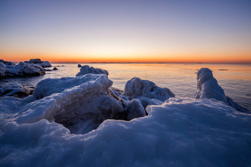 Fototapeta premium Sunrise by the sea in winter