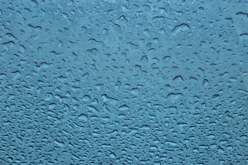 Gotas de lluvia encima del cristal