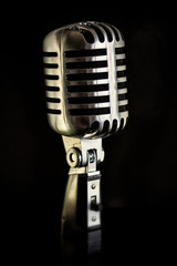 Naklejka premium retro microphone on black background