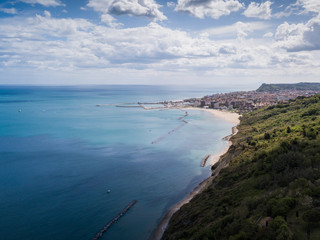Fototapeta na wymiar Italia, maggio 2019 - vista panoramica della citta di pesaro e della falesia a picco sul mare del parco san bartolo 
