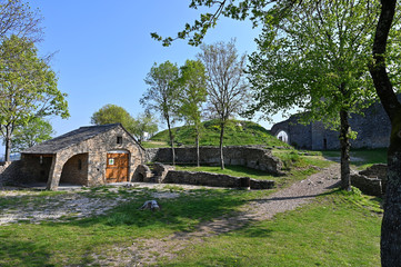 Cr&eacute;mieu, remparts de la colline St Hippolyte, Is&egrave;re, Auvergne-Rh&ocirc;ne-Alpes, France