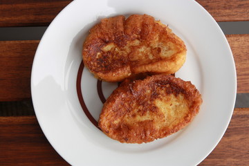 The torrijas are a typical Spanish dessert that is eaten for Easter, are made with milk and bread