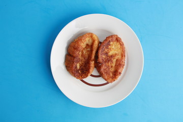 The torrijas are a typical Spanish dessert that is eaten for Easter, are made with milk and bread
