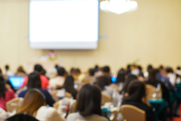 Blurred group of business people learnning in seminar room
