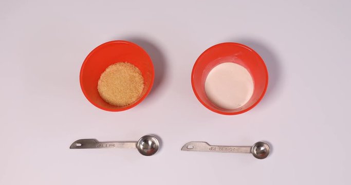 Showing amount of agar and gelatin used in measuring spoons