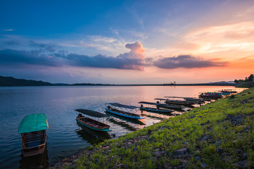Obraz premium Passenger boats for tourism are parked in the river