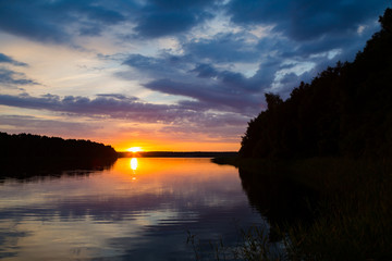 Fototapeta na wymiar am See bei einem schönen Sonnenuntergang
