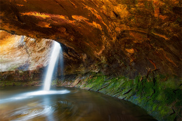 Obraz na płótnie Canvas Grotto Falls Petit Jean State Park