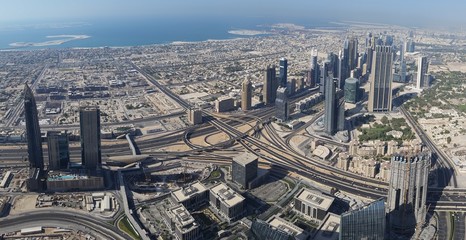 Fototapeta na wymiar View over Dubai city from Burg Kahlifa