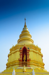 Fototapeta premium gold pagoda model isolated