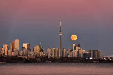 Red supermoon rising over Toronto skyline with pink and blue sky November 13 2016