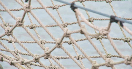 2657_The_tied_ropes_on_the_ship00.jpg