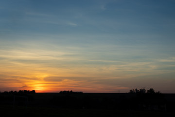 Obraz na płótnie Canvas pôr-do-sol no campo