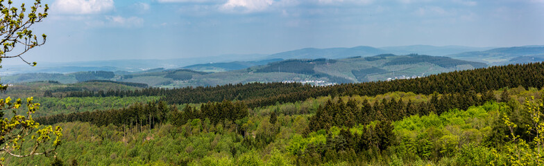 Fototapeta na wymiar Panorama des bergigen Siegerlandes