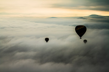 Sobre las nubes