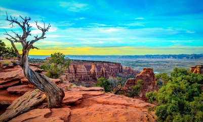 Monument_Canyon_Colorado_sunset_mountains_rocks_trees_landscape