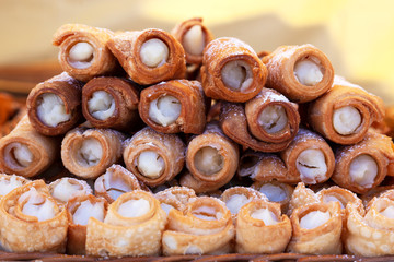 Fototapeta premium Canutillos, postre dulce de pastelería