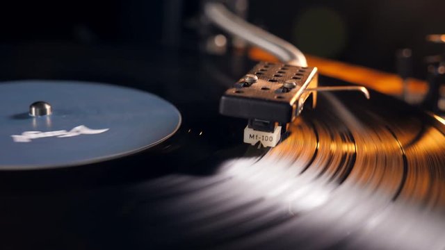 Revolving vinyl disc and a cartridge on it