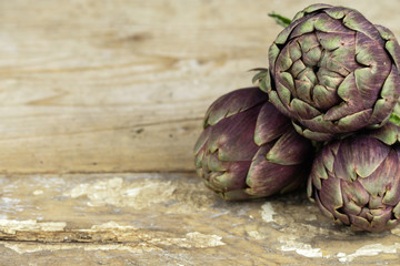 Obraz premium artichokes composition on old clear wood table