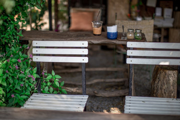 Blurred background of decorative items on wooden tables (flower vases, stones, newspapers, glassware) that are beautifully decorated to satisfy the customers who come to use in the shop.