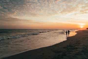 Naklejka premium Sunset Runs