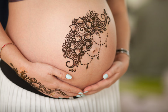 beautiful mehendi on pregnant, drawing on the belly henna, mandala