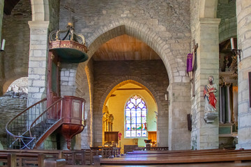 Rochefort-en-terre. Autel et chaire de l'église collégiale Notre-Dame-de-la-Tronchaye. Morbihan. Bretagne