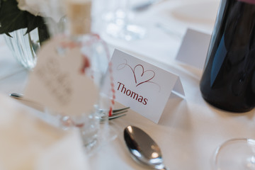 Tischdekoration Hochzeit gedeckter Tisch Namensschild Thomas 