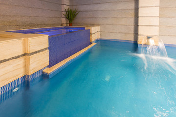 Obraz na płótnie Canvas Swimming pool in hotel spa and wellness center
