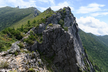 砂払ノ頭付近から見た金峰山と千代ノ吹上