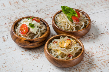 しらたき麺　日本食 noodles made from konnyaku japan