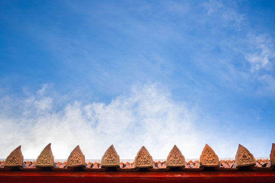 Beautiful background images, temple roofs in Thailand and bright blue skies in the daytime