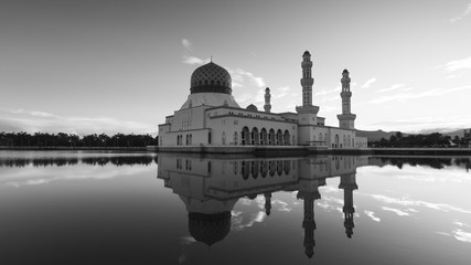 Obraz premium The Floating Mosque of Kota Kinabalu