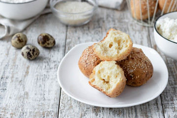 Cottage cheese buns on quail eggs and rice flour as a useful alternative to bread