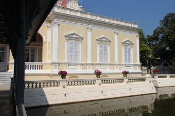 Naklejka premium royal palace in bang pa-in (thailand) 
