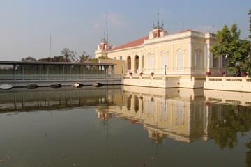 Fototapeta na wymiar royal palace in bang pa-in (thailand) 
