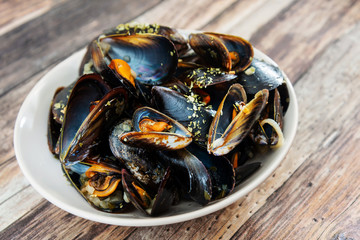 Mussel with white wine sauce on table