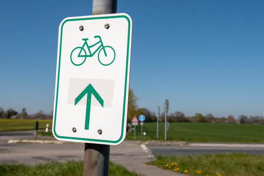 Biccycle path sign