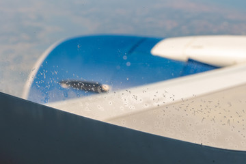 Fototapeta na wymiar 飛行機の窓についた霜