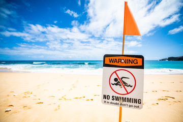 遊泳禁止の看板