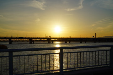 Obraz premium 淀川の夕日 阪神高速3号神戸線