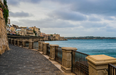 Obraz premium Street with the seaview of Ortigia in the city of Syracuse in Sicily, south Italy