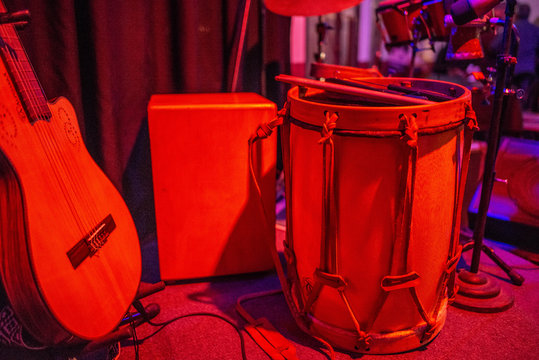 m&uacute;sica concierto escenario bombo percusi&oacute;n